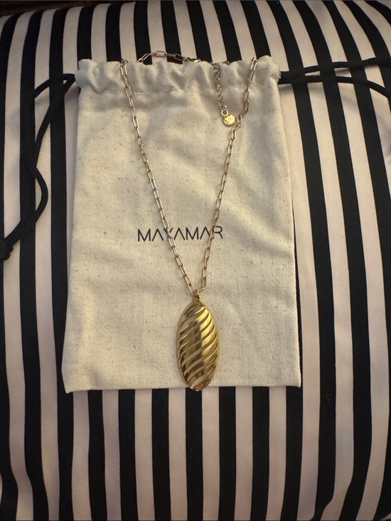 Mayamar Jewelry - MayaMár Gold Ribbed Oval Pendant Necklace